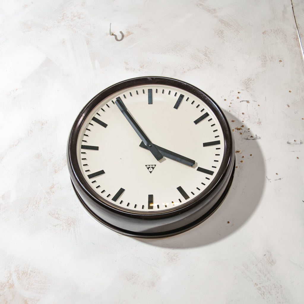 Large Vintage Industrial Wall Clock by Pragotron | 1960s Station Timekeeper, Bakelite dark brown body, 50Ø