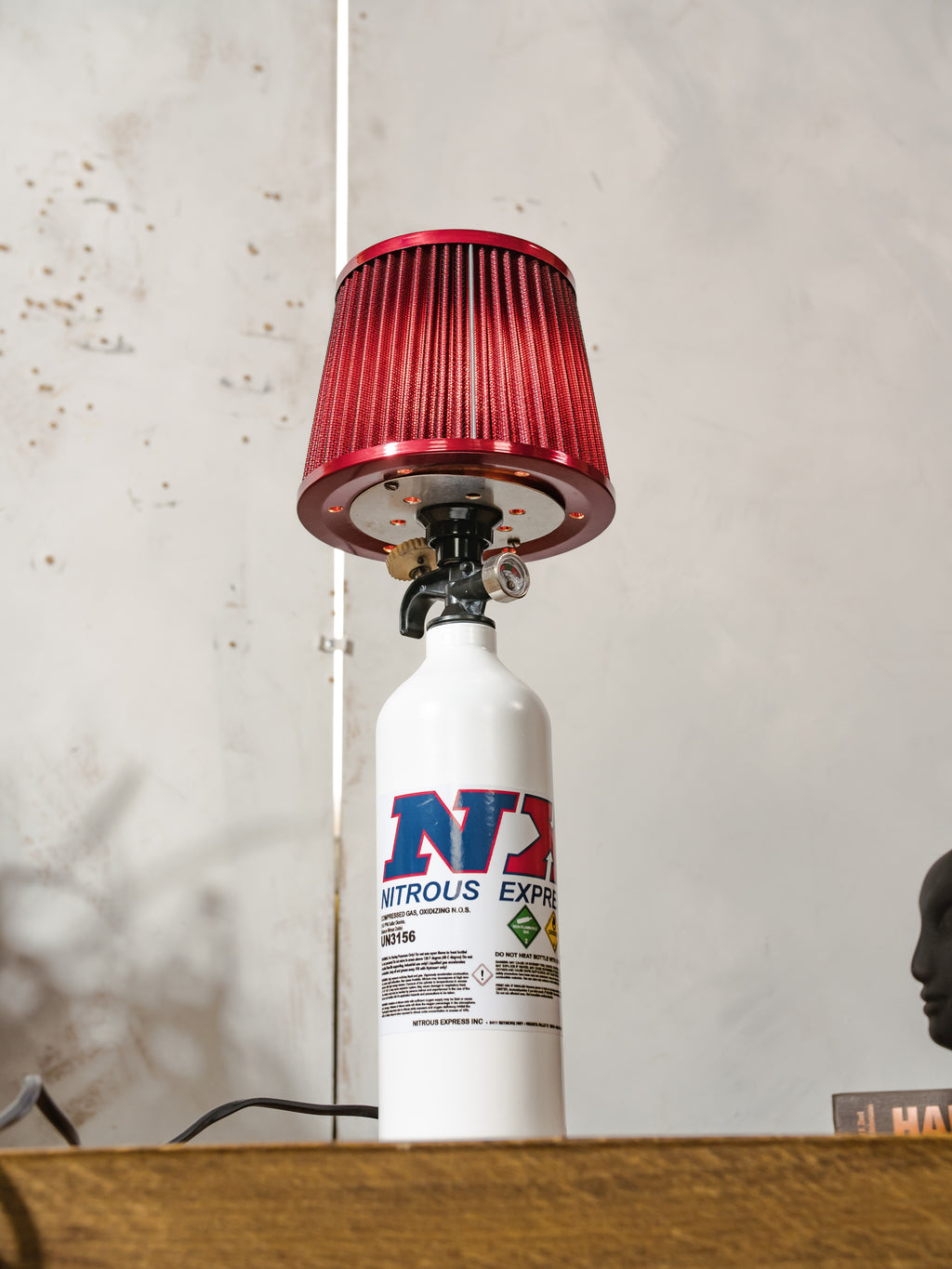Racing Nitrous Oxide NOS & NX Express bureau of tafel lamp met Power luchtfilter lampenkap, wit + blauw gerecyclede brandblusser JDM