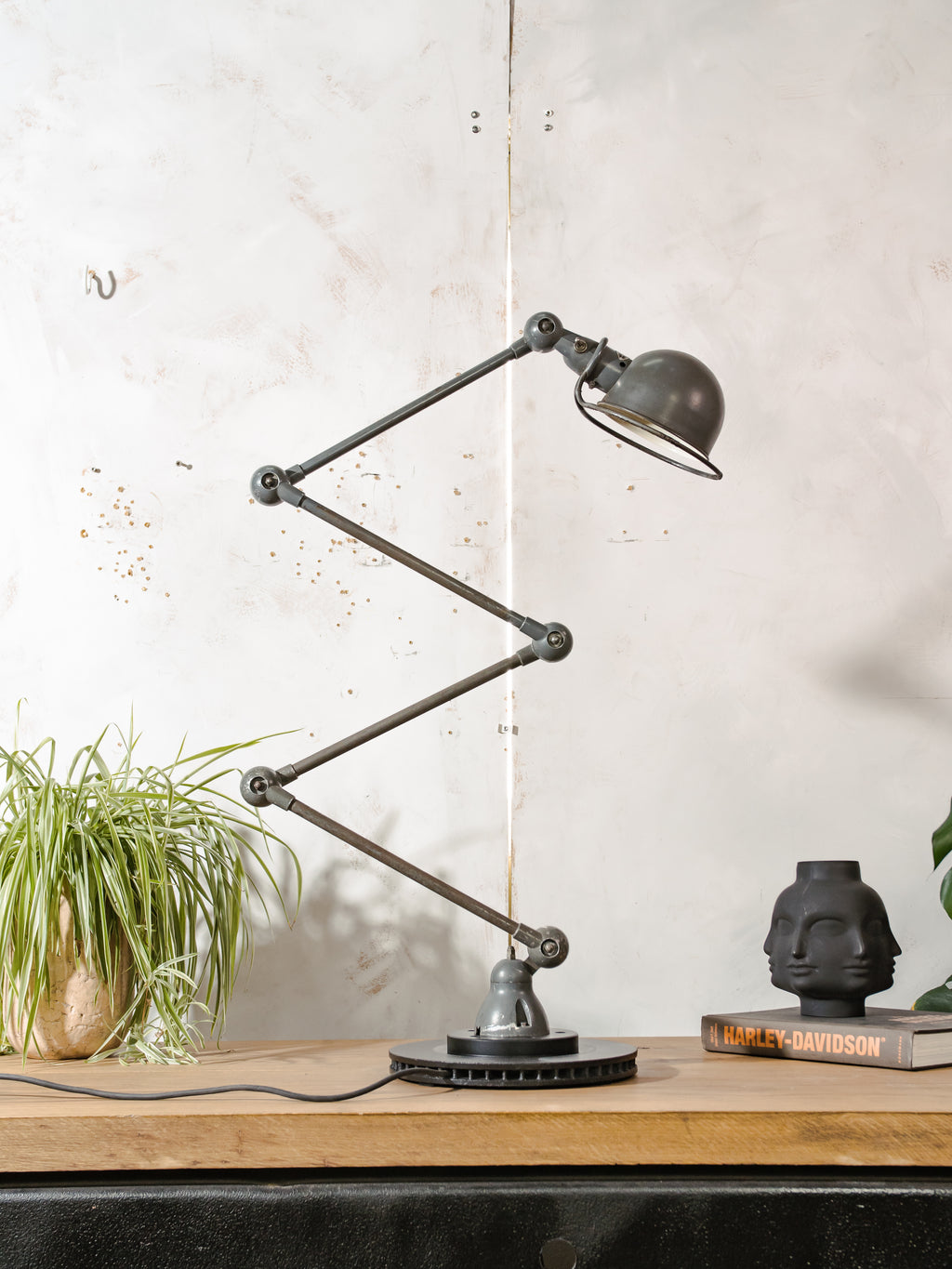 Vintage Jieldé industriële vloerlamp uit de jaren 50 met 4 armen, Frans ontwerp van Jean-Louis Domecq – Originele grijze patina