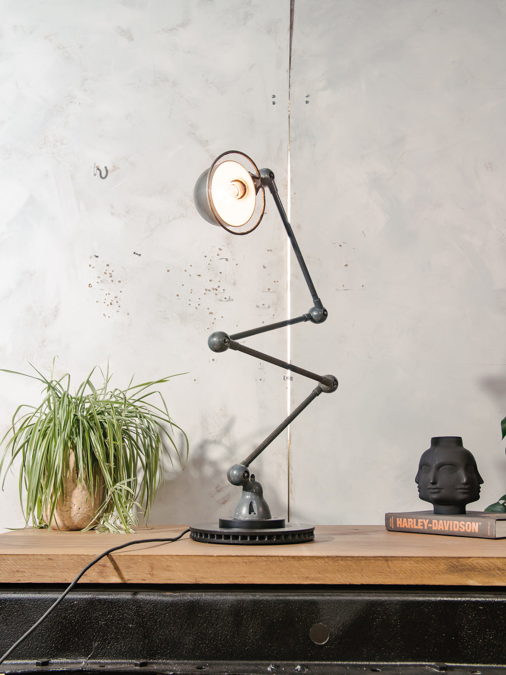 Vintage Jieldé industriële vloerlamp uit de jaren 50 met 4 armen, Frans ontwerp van Jean-Louis Domecq – Originele grijze patina