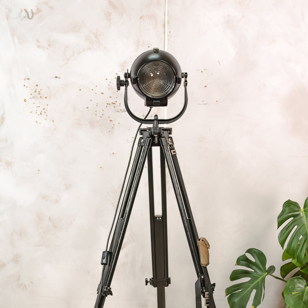 Vloerlamp uit de jaren 60 van Rank Strand, Model Patt 123, satijnzwart, upcycled, met zwart houten statief, design loft decor.