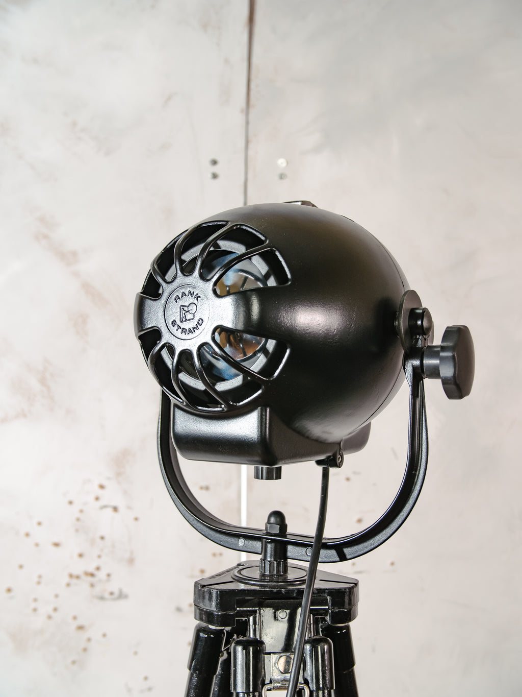 Vloerlamp uit de jaren 60 van Rank Strand, Model Patt 123, satijnzwart, upcycled, met zwart houten statief, design loft decor.