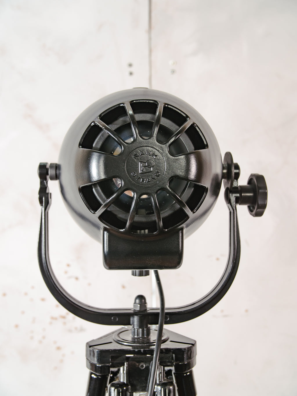 Vloerlamp uit de jaren 60 van Rank Strand, Model Patt 123, satijnzwart, upcycled, met zwart houten statief, design loft decor.