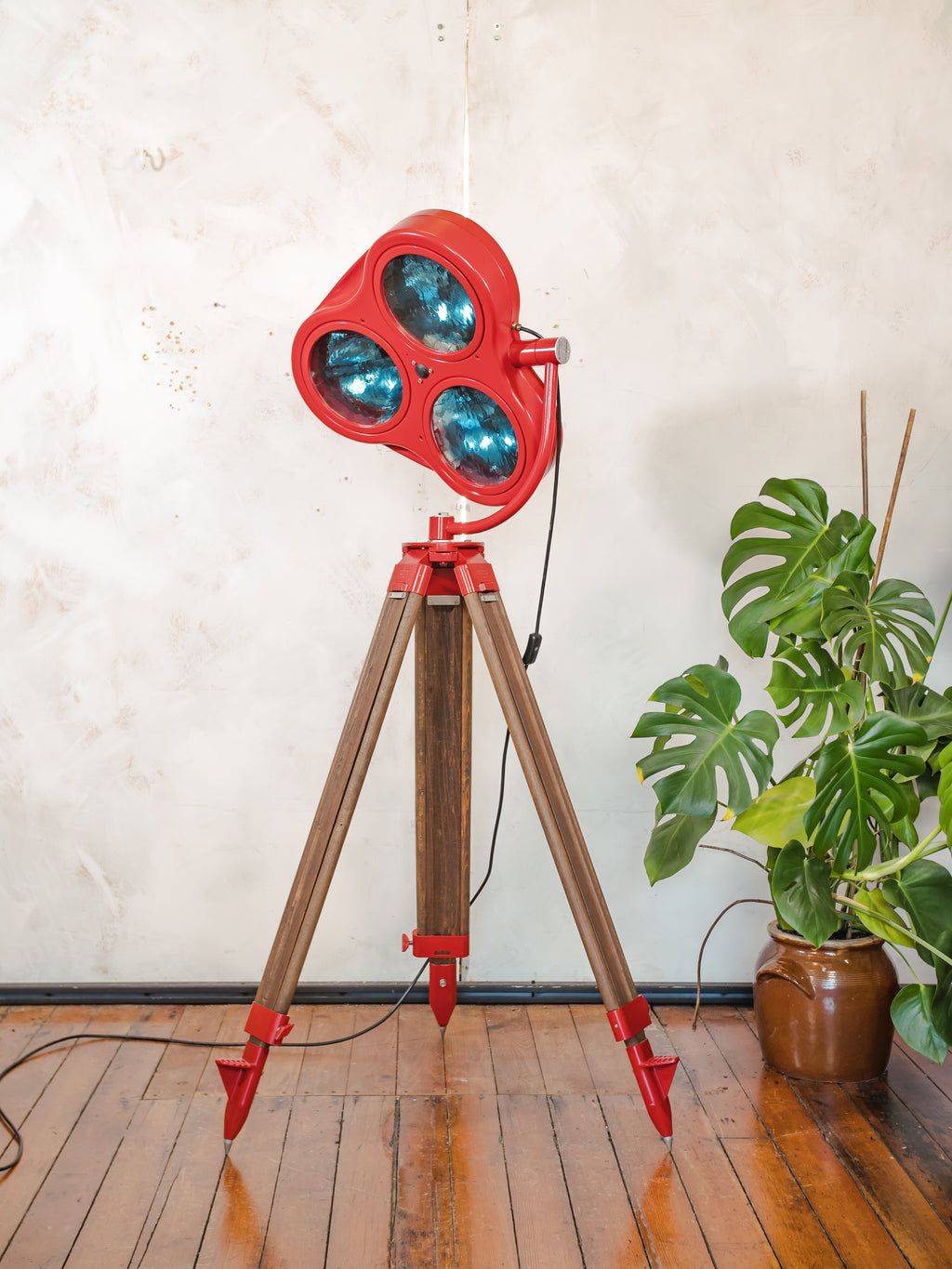 Retro Red Heraeus Hanaulux London Vintage Surgical Spotlight Floor Lamp, Upcycled Medical History on Wooden Surveying Tripod