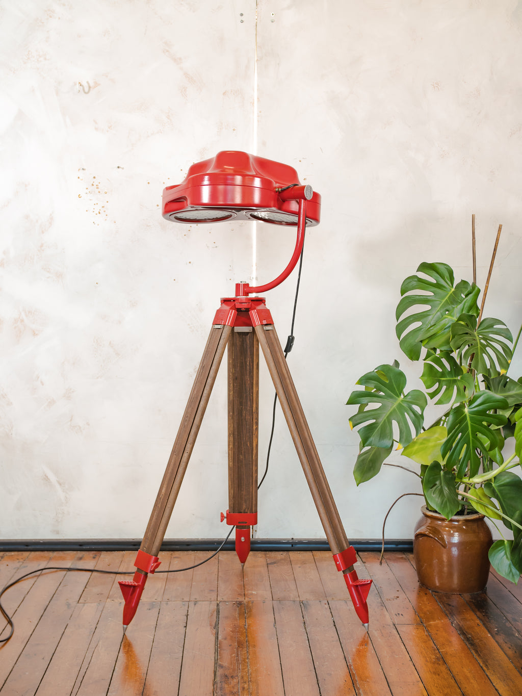 Retro Red Heraeus Hanaulux London Vintage Surgical Spotlight Floor Lamp, Upcycled Medical History on Wooden Surveying Tripod