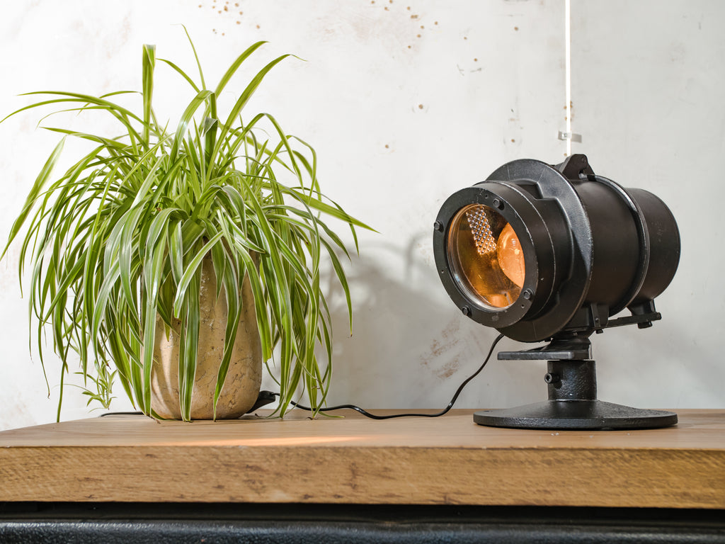 Vintage DDR spoorweg signaal schijnwerper tafellamp, industriële bureaulamp, Telesig Berlin, oranje lens.