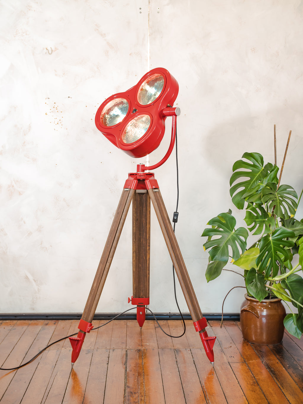 Retro Red Heraeus Hanaulux London Vintage Surgical Spotlight Floor Lamp, Upcycled Medical History on Wooden Surveying Tripod