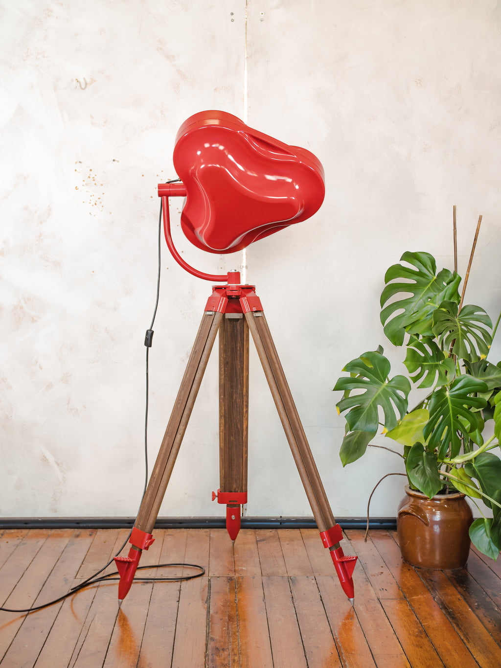 Retro Red Heraeus Hanaulux London Vintage Surgical Spotlight Floor Lamp, Upcycled Medical History on Wooden Surveying Tripod