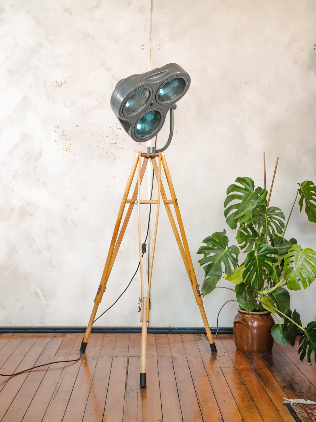 Gray anthracite Surgical Hospital Spotlight by Heraeus Hanaulux London, Designer Unique Floor Lamp, Wooden Army Crutch Tripod