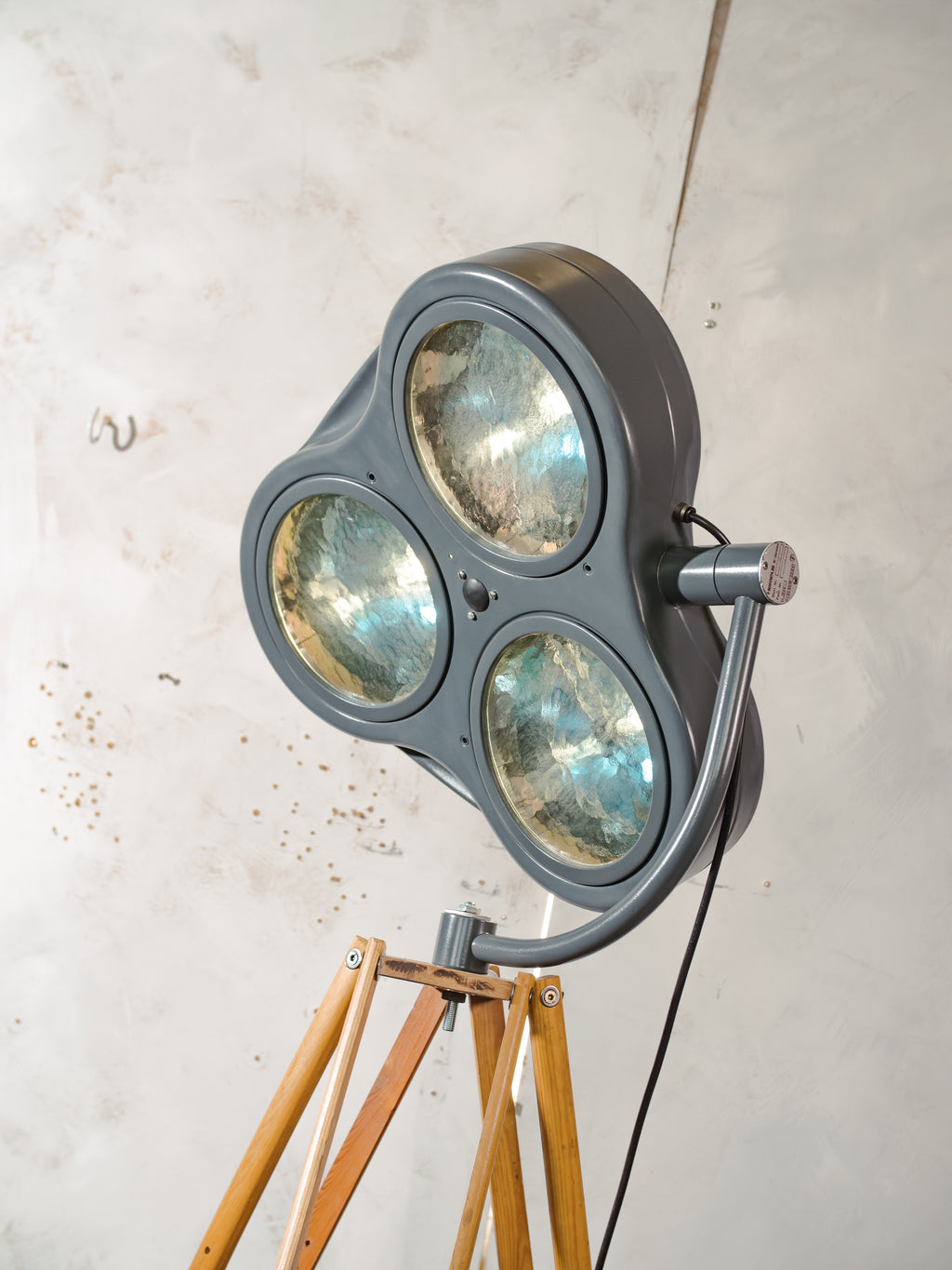 Gray anthracite Surgical Hospital Spotlight by Heraeus Hanaulux London, Designer Unique Floor Lamp, Wooden Army Crutch Tripod
