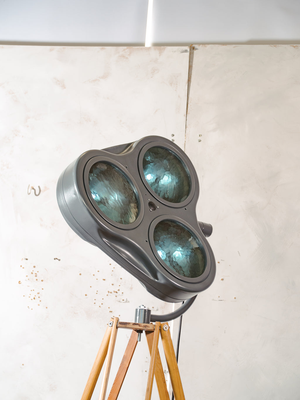 Gray anthracite Surgical Hospital Spotlight by Heraeus Hanaulux London, Designer Unique Floor Lamp, Wooden Army Crutch Tripod