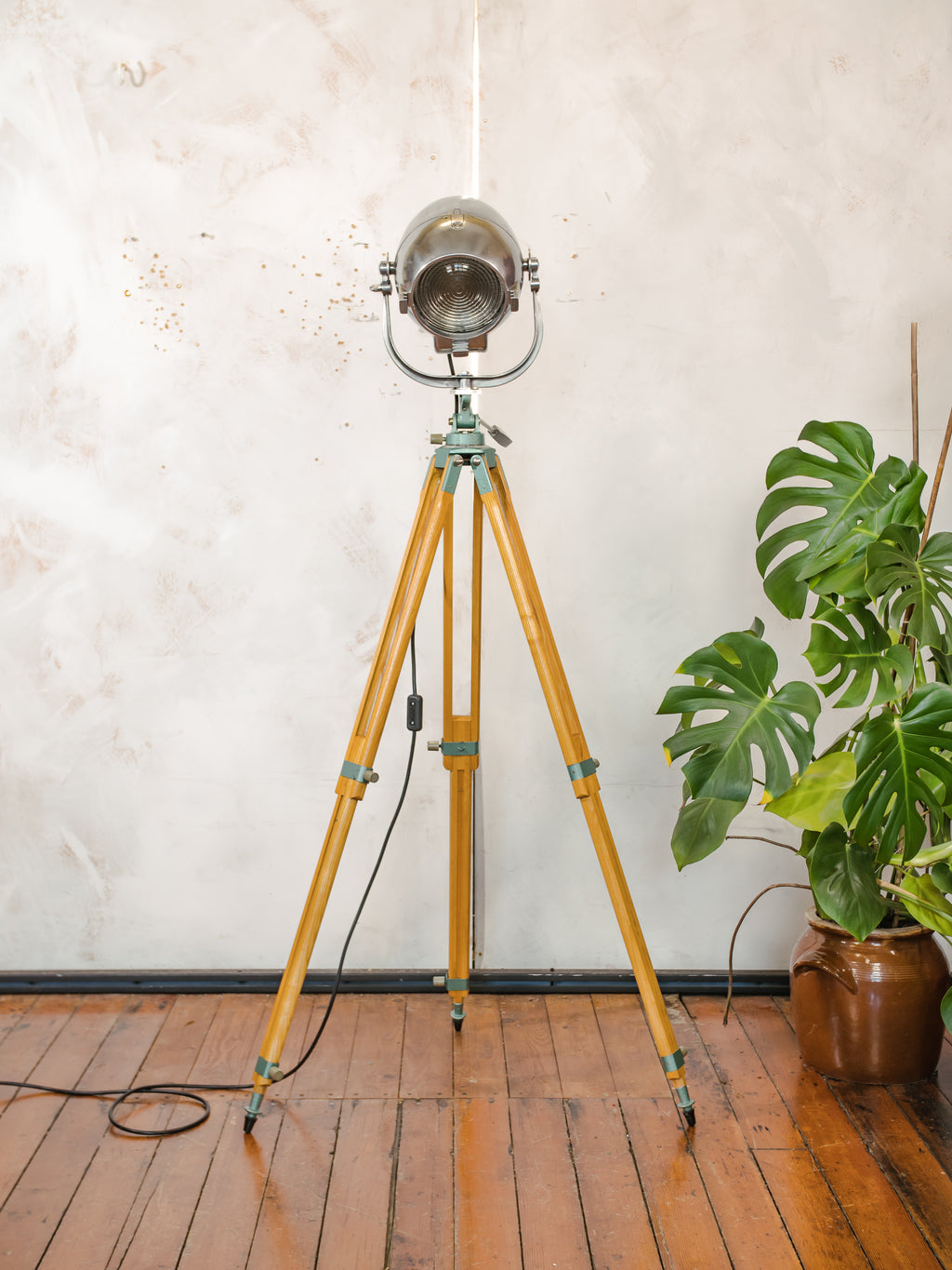 Vintage Strand Electric Patt 123 Theater Spotlight Floor Lamp, Industrial Tripod Stage Light, Polished Film Light, Loft Lighting Decor