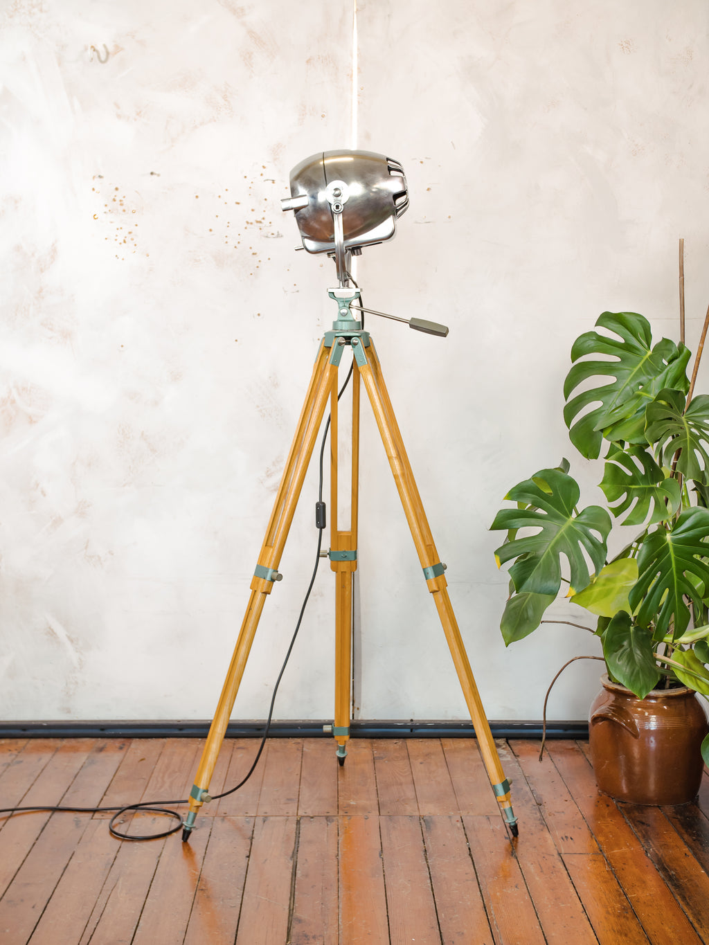 Vintage Strand Electric Patt 123 Theater Spotlight Floor Lamp, Industrial Tripod Stage Light, Polished Film Light, Loft Lighting Decor