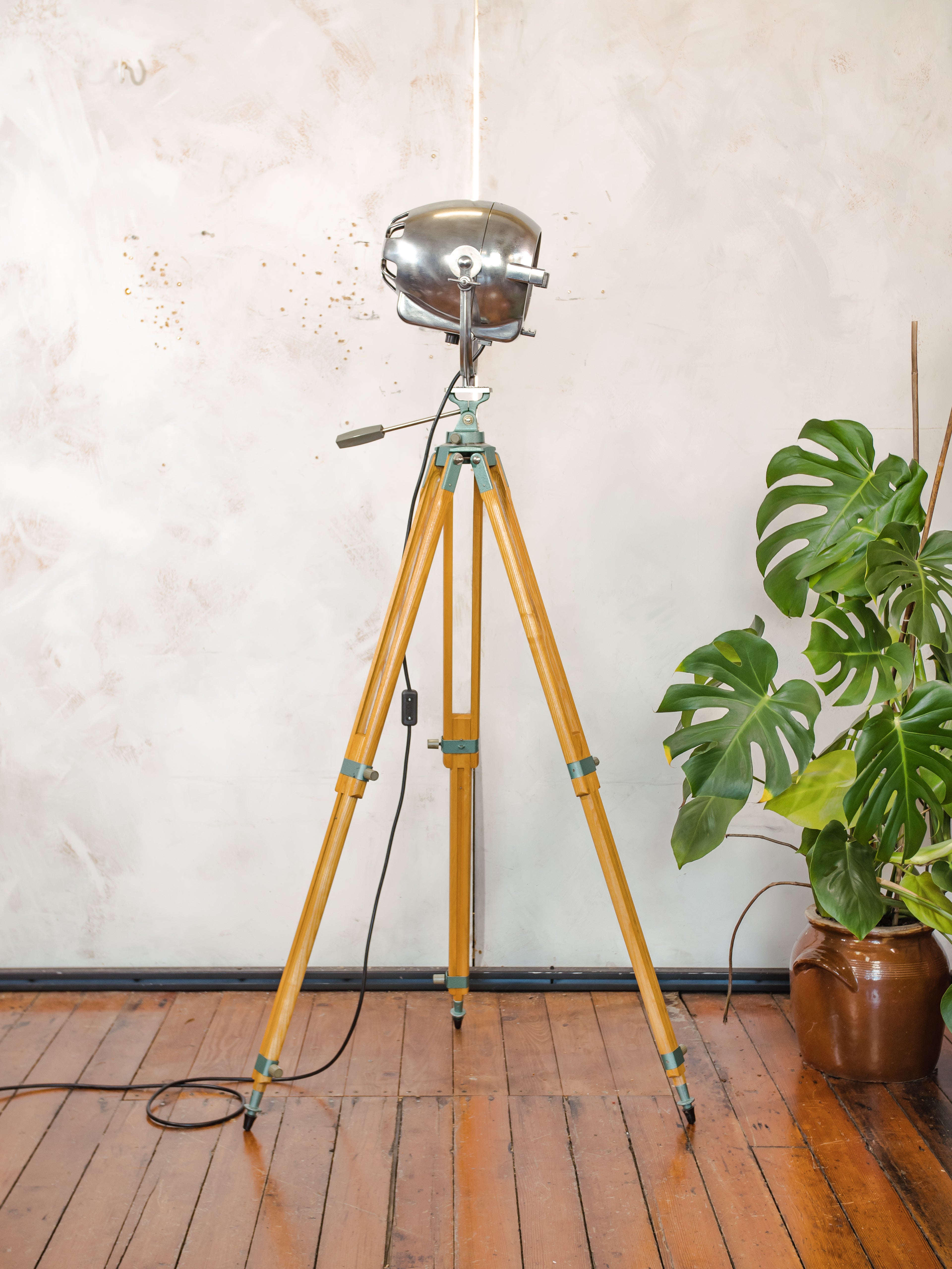 Vintage Strand Electric Patt 123 Theater Spotlight Floor Lamp, Industrial Tripod Stage Light, Polished Film Light, Loft Lighting Decor