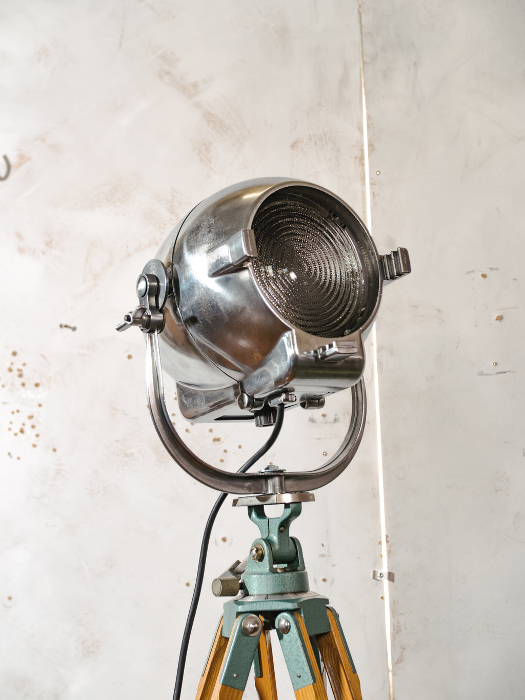 Vintage Strand Electric Patt 123 Theater Spotlight Floor Lamp, Industrial Tripod Stage Light, Polished Film Light, Loft Lighting Decor