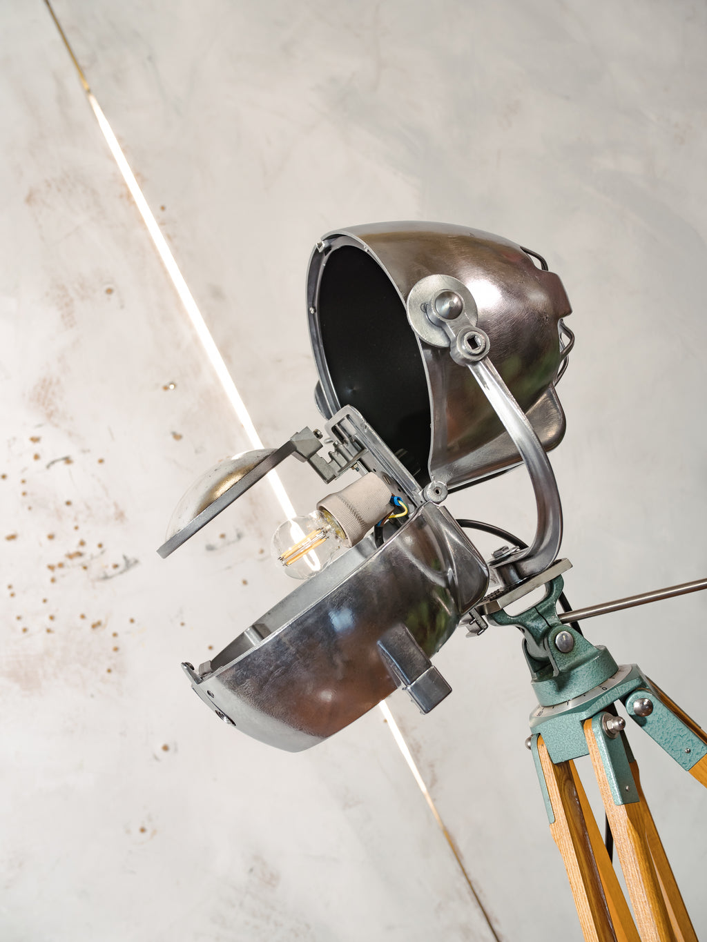 Vintage Strand Electric Patt 123 Theater Spotlight Floor Lamp, Industrial Tripod Stage Light, Polished Film Light, Loft Lighting Decor