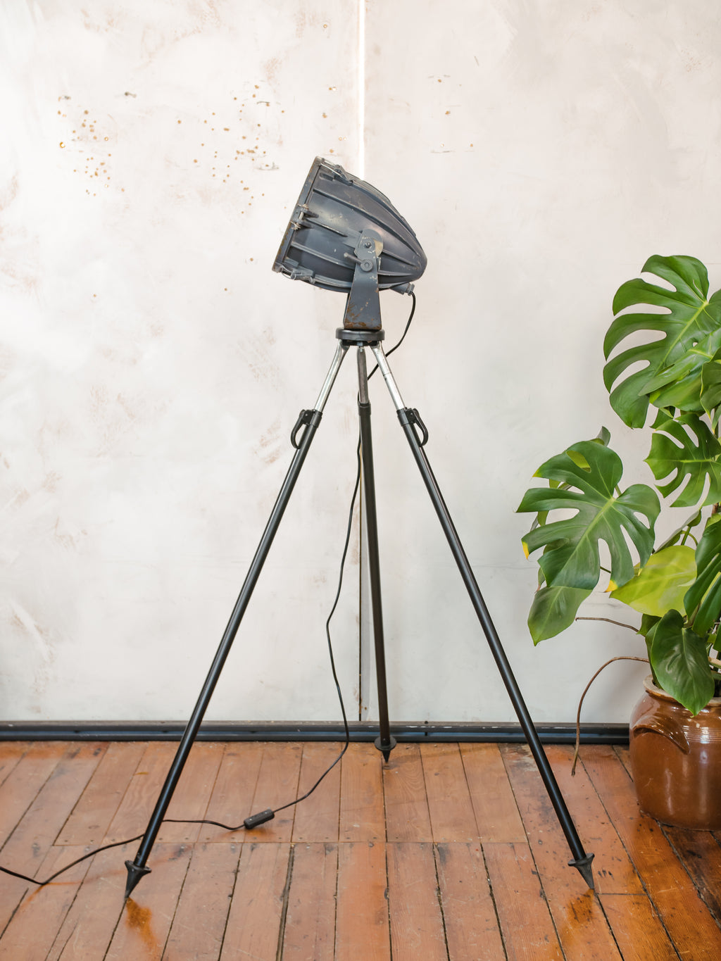 Vintage Sovjet CCCP fabrieks spotlight lamp, industriële Bosch statief vloerlamp, jaren 70