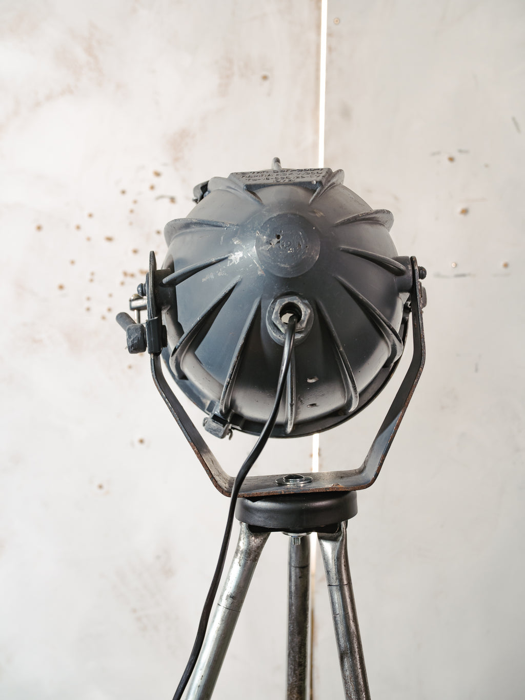 Vintage Sovjet CCCP fabrieks spotlight lamp, industriële Bosch statief vloerlamp, jaren 70