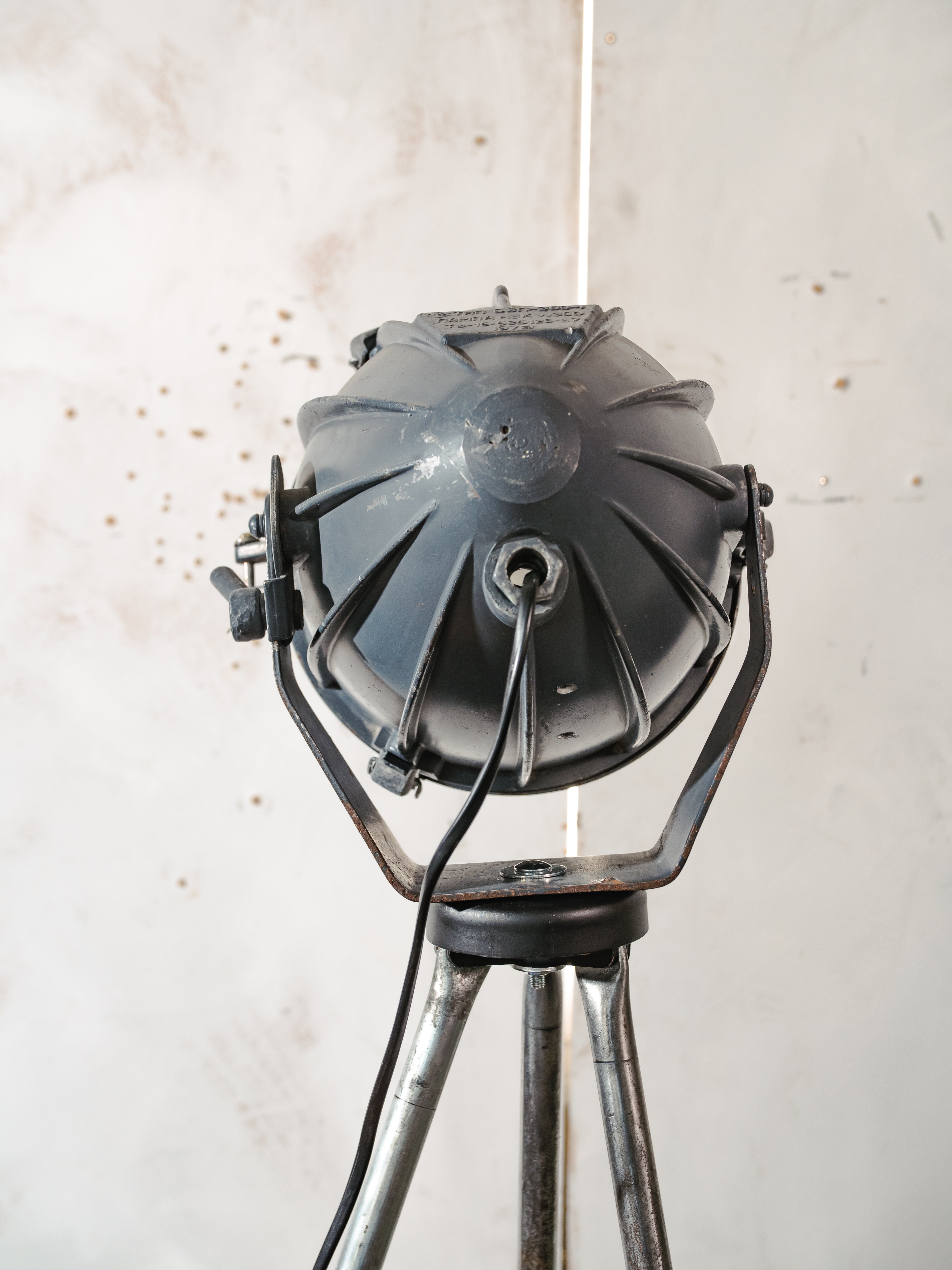 Vintage Sovjet CCCP fabrieks spotlight lamp, industriële Bosch statief vloerlamp, jaren 70