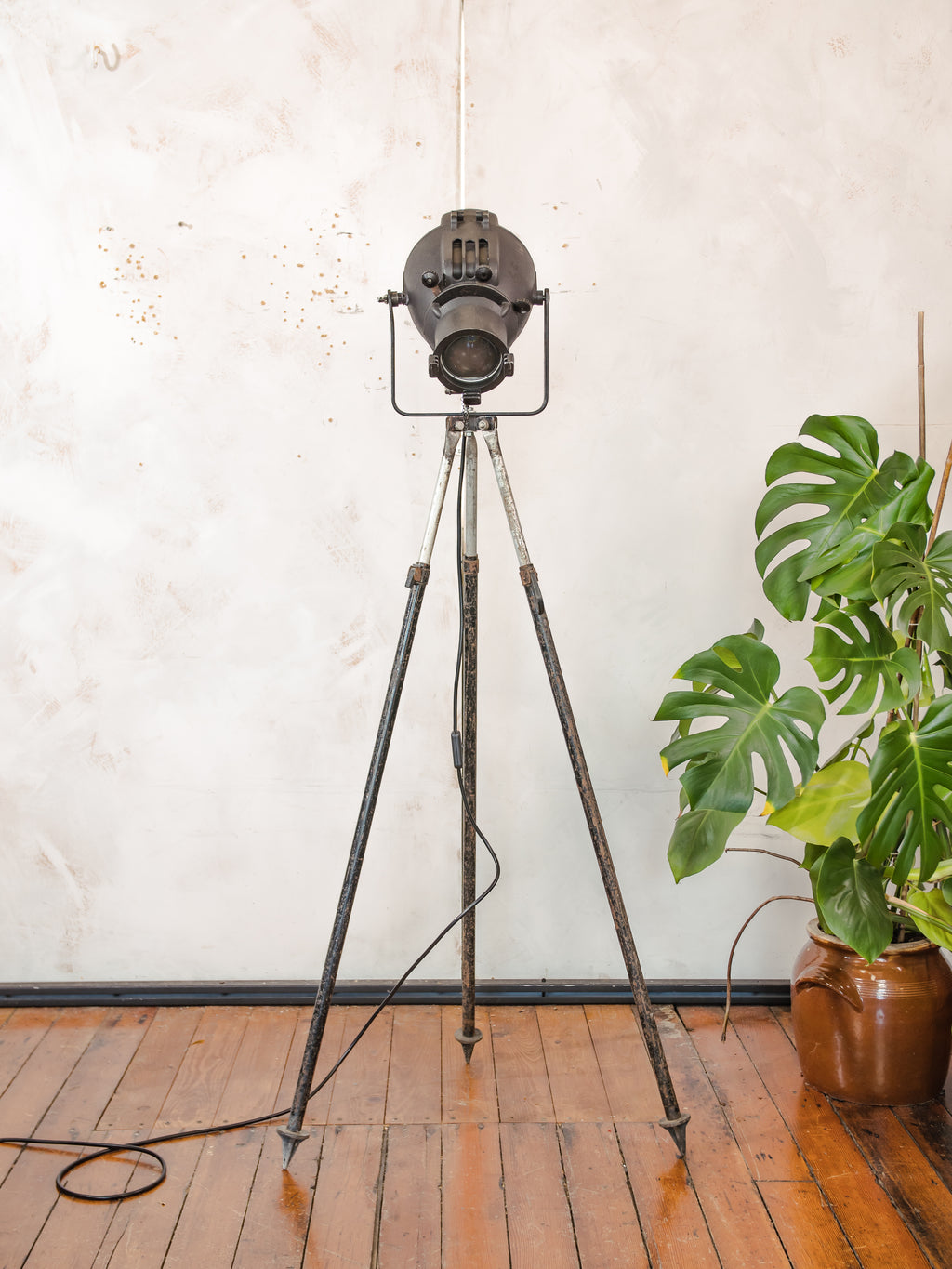 Vintage Strand Patt 23 theaterspot vloerlamp, industriële Bosch statief vloerlamp, Britse toneelverlichting uit de jaren 60