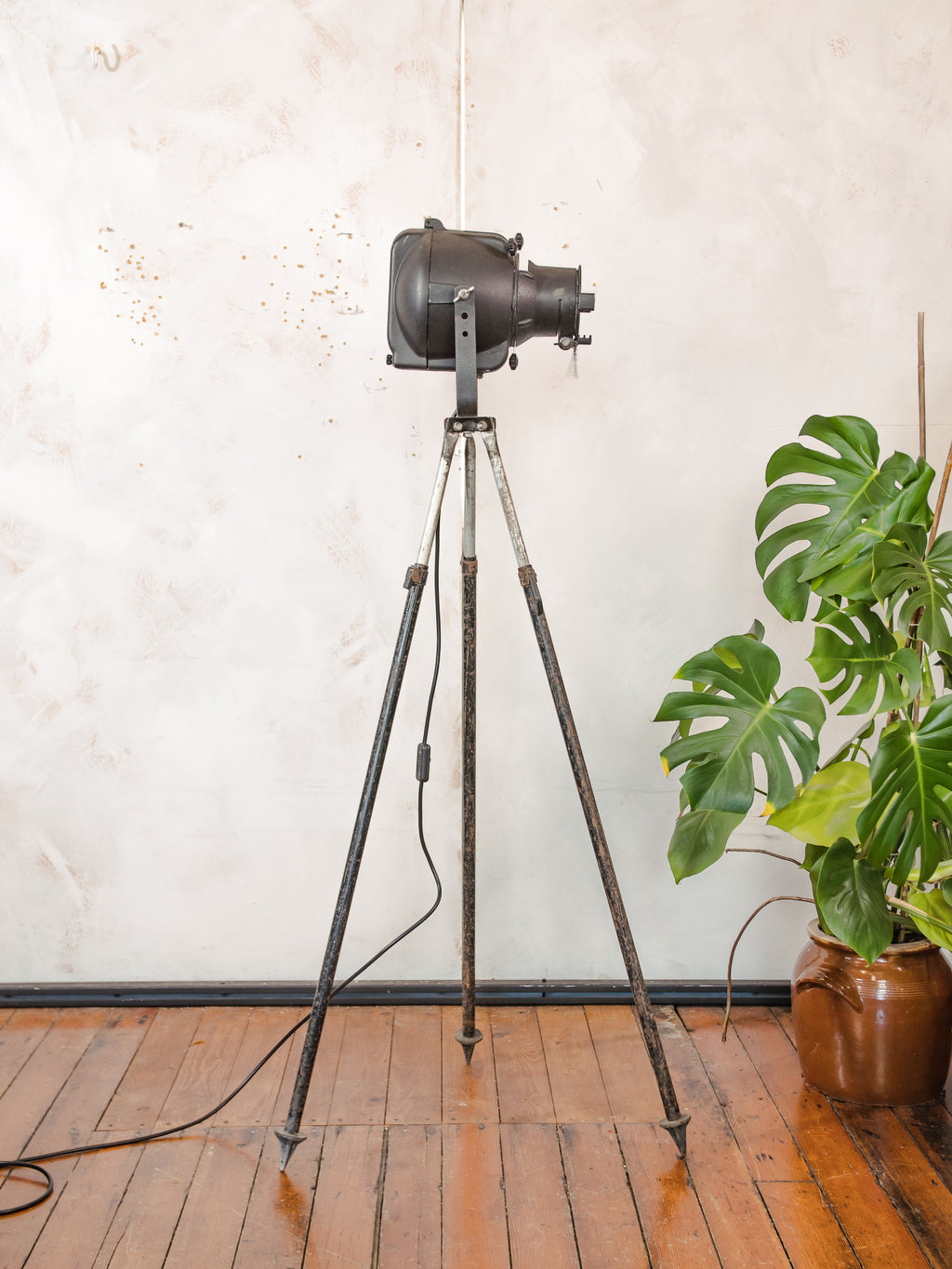 Vintage Strand Patt 23 theaterspot vloerlamp, industriële Bosch statief vloerlamp, Britse toneelverlichting uit de jaren 60