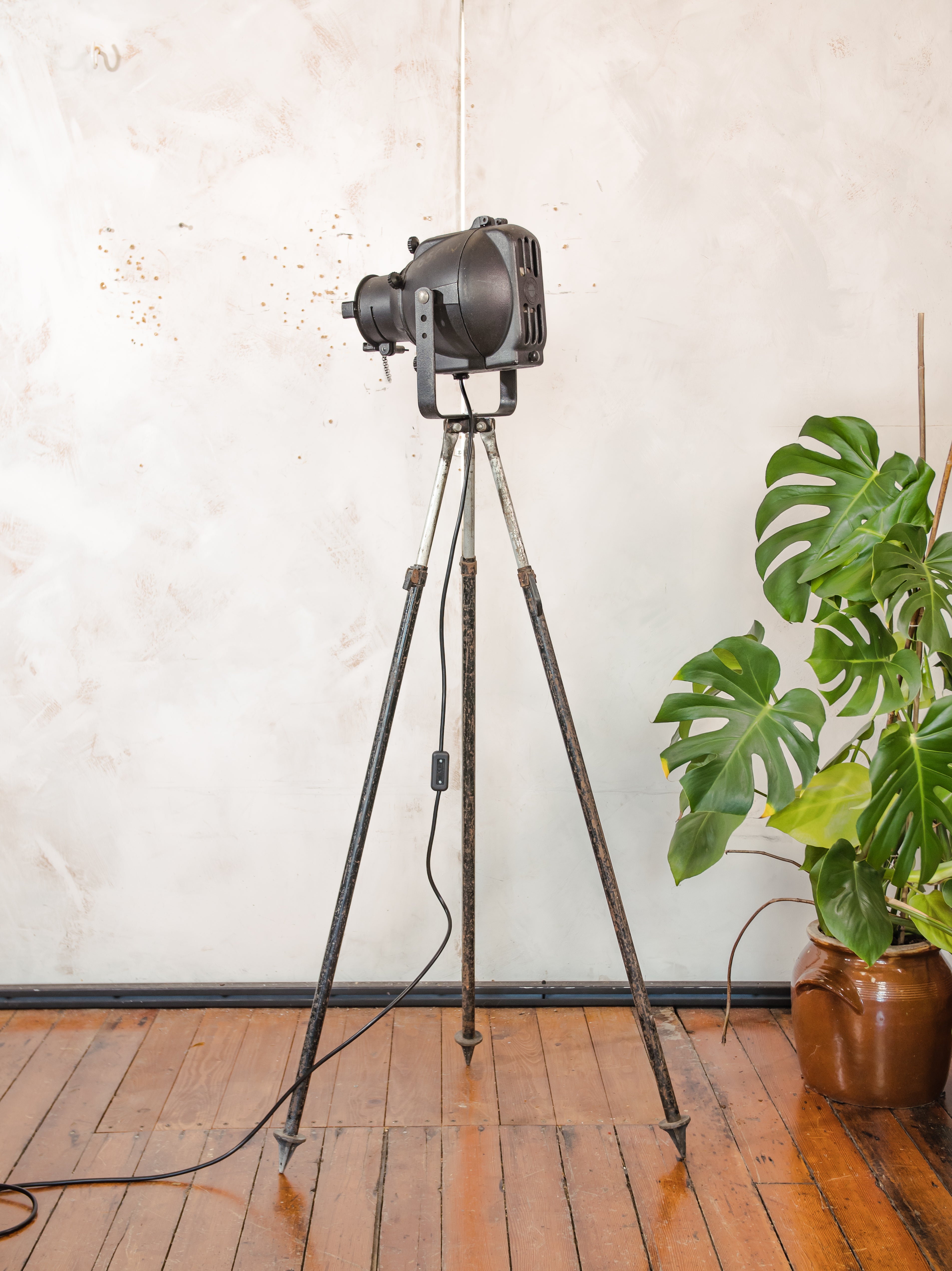 Vintage Strand Patt 23 theaterspot vloerlamp, industriële Bosch statief vloerlamp, Britse toneelverlichting uit de jaren 60