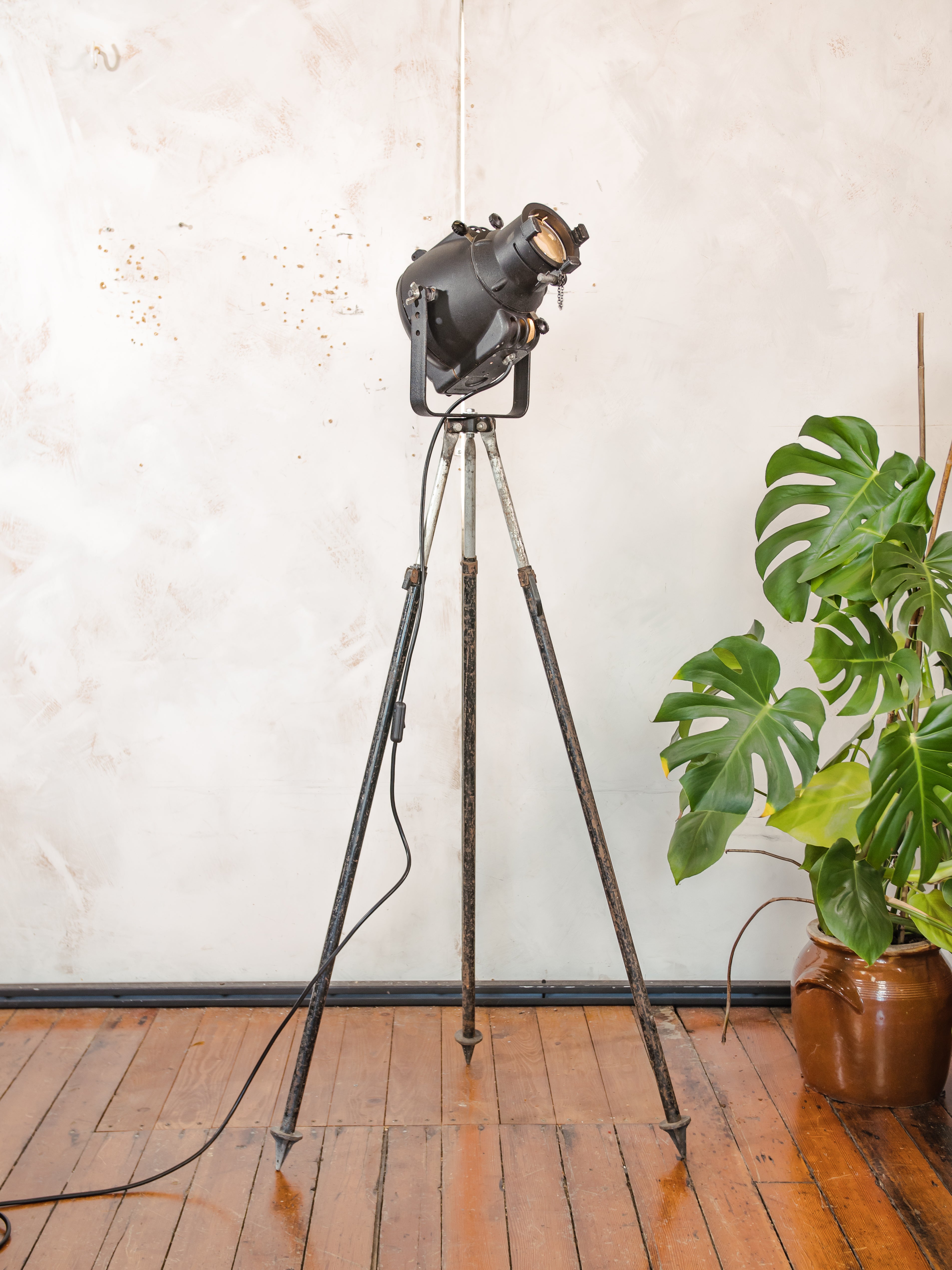 Vintage Strand Patt 23 theaterspot vloerlamp, industriële Bosch statief vloerlamp, Britse toneelverlichting uit de jaren 60