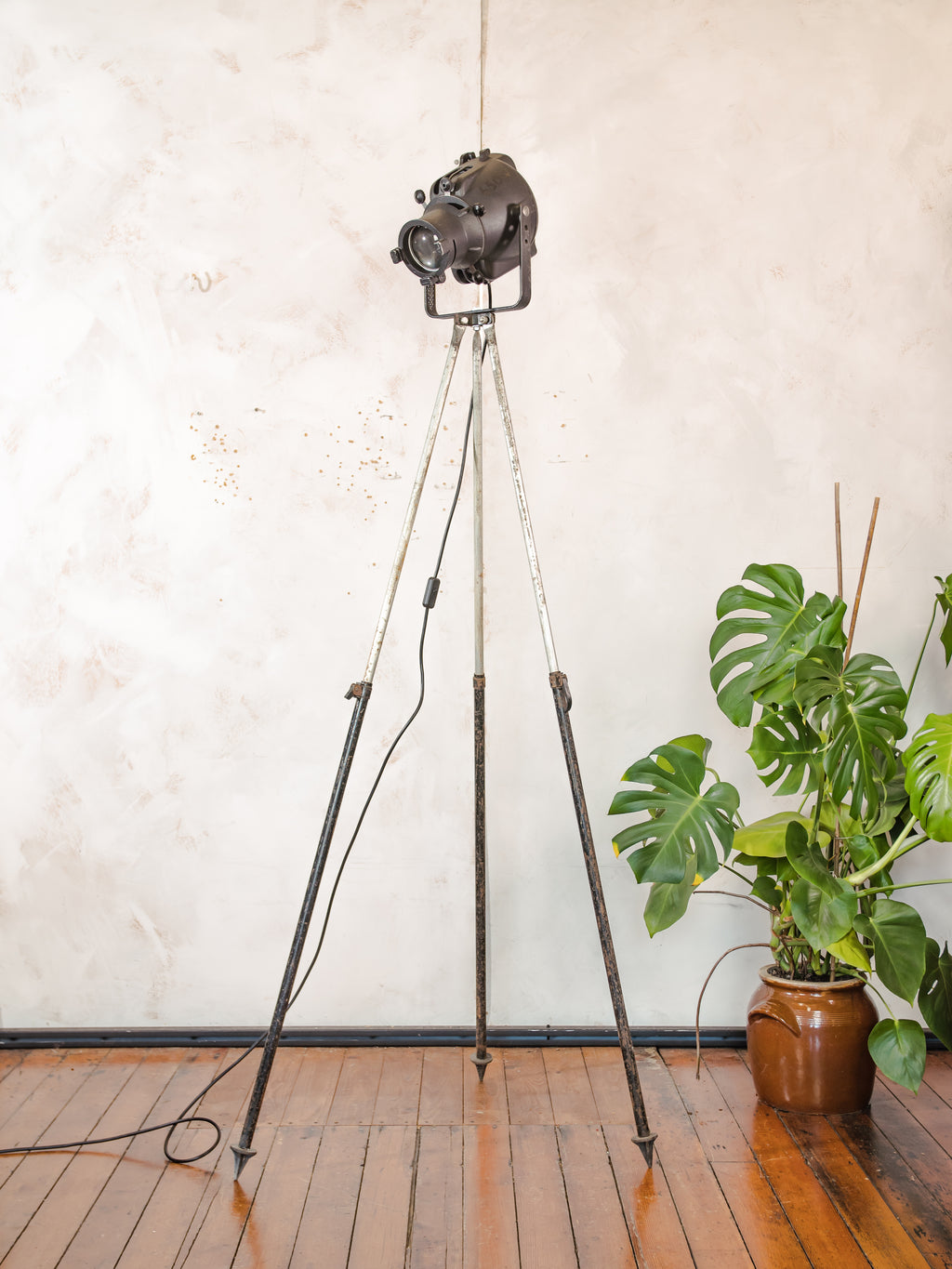 Vintage Strand Patt 23 theaterspot vloerlamp, industriële Bosch statief vloerlamp, Britse toneelverlichting uit de jaren 60