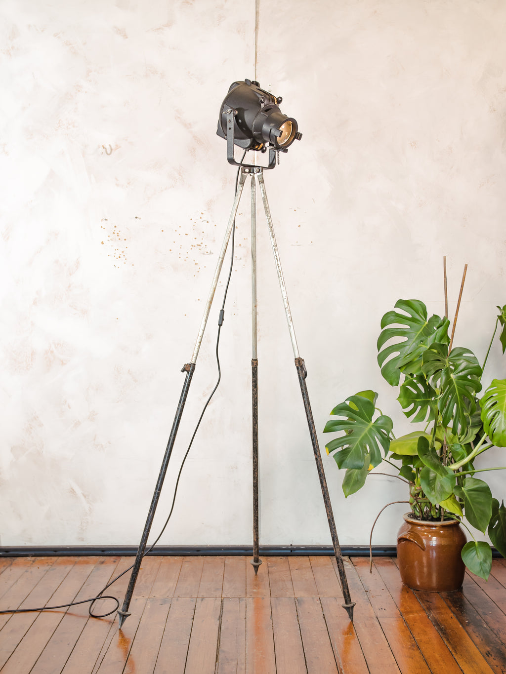 Vintage Strand Patt 23 theaterspot vloerlamp, industriële Bosch statief vloerlamp, Britse toneelverlichting uit de jaren 60