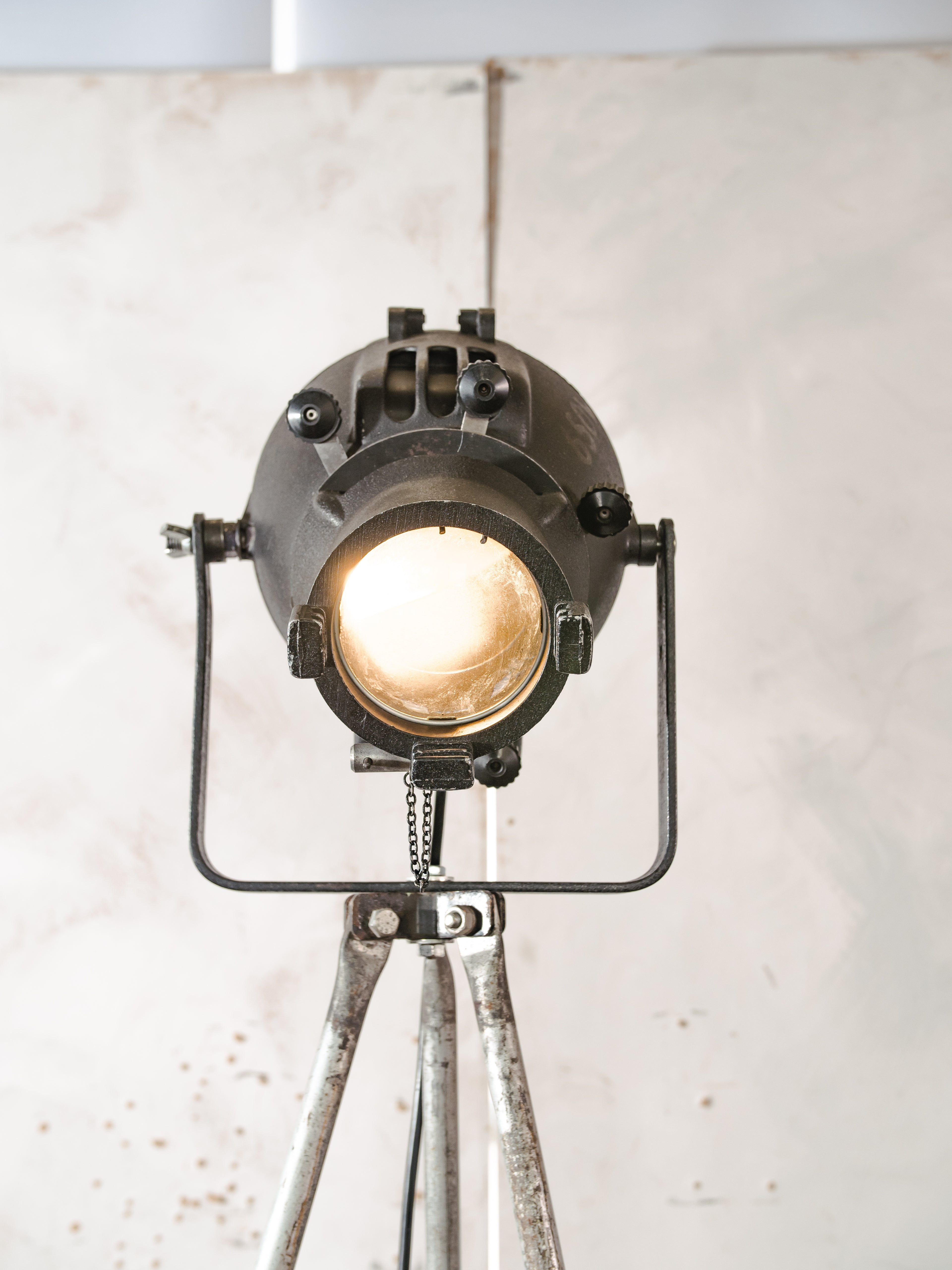 Vintage Strand Patt 23 theaterspot vloerlamp, industriële Bosch statief vloerlamp, Britse toneelverlichting uit de jaren 60