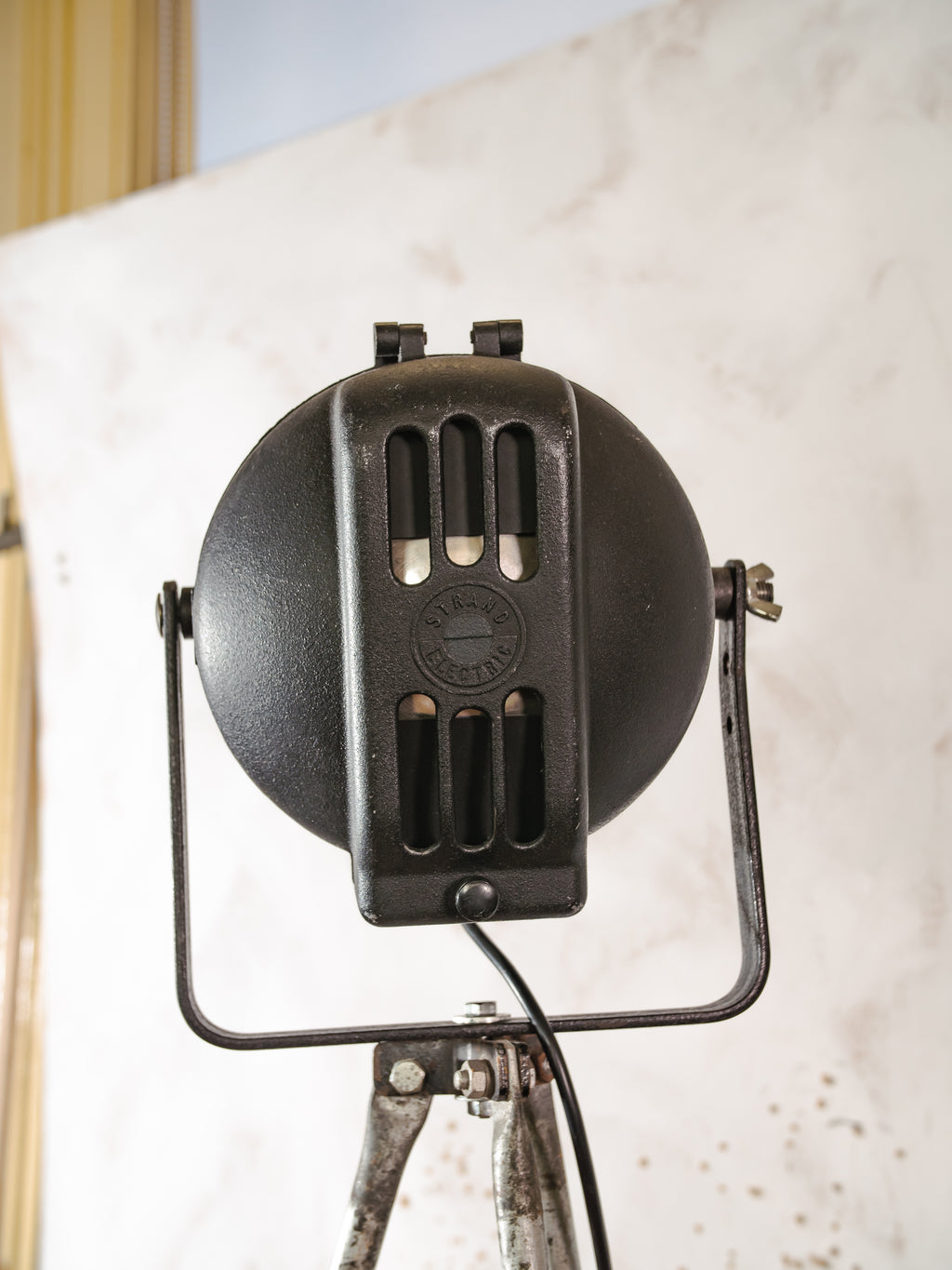 Vintage Strand Patt 23 theaterspot vloerlamp, industriële Bosch statief vloerlamp, Britse toneelverlichting uit de jaren 60