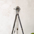 Vintage kleine Ianiro Mizar Spotlight vloerlamp – studiolamp uit de jaren 50 op een Zeiss Ikon statief – gepolijst aluminium – verstelbaar tot bureaulamp