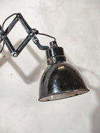 Zwarte schaarlamp uit de jaren 50 van Elektroinstala Decín | Emaille kap | Industriële uitschuifbare accordeon wandlamp