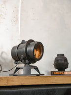Industriële DDR spoorweg signaal spotlight lamp voor op het bureau, vintage bureaulamp, Telesig Berlin, oranje lens