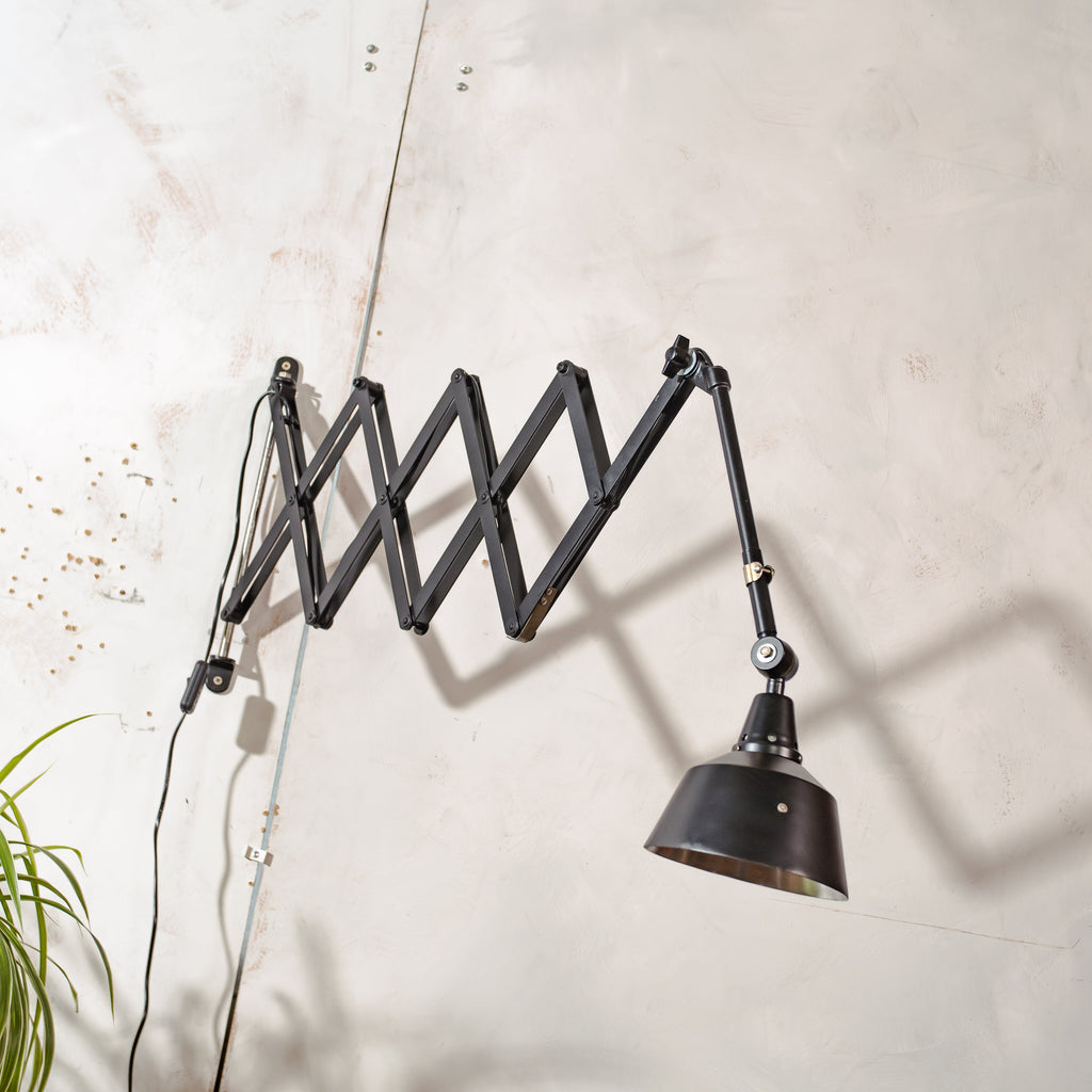 MIDGARD XXL schaarlamp uit de jaren 1930, gerenoveerde antieke zwarte werkplaatslamp, zeldzame wandlamp in de vorm van een harmonica, ontwerp van Curt Fischer.