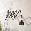 MIDGARD XXL schaarlamp uit de jaren 1930, gerenoveerde antieke zwarte werkplaatslamp, zeldzame wandlamp in de vorm van een harmonica, ontwerp van Curt Fischer.