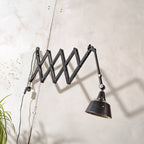 MIDGARD XXL schaarlamp uit de jaren 1930, gerenoveerde antieke zwarte werkplaatslamp, zeldzame wandlamp in de vorm van een harmonica, ontwerp van Curt Fischer.