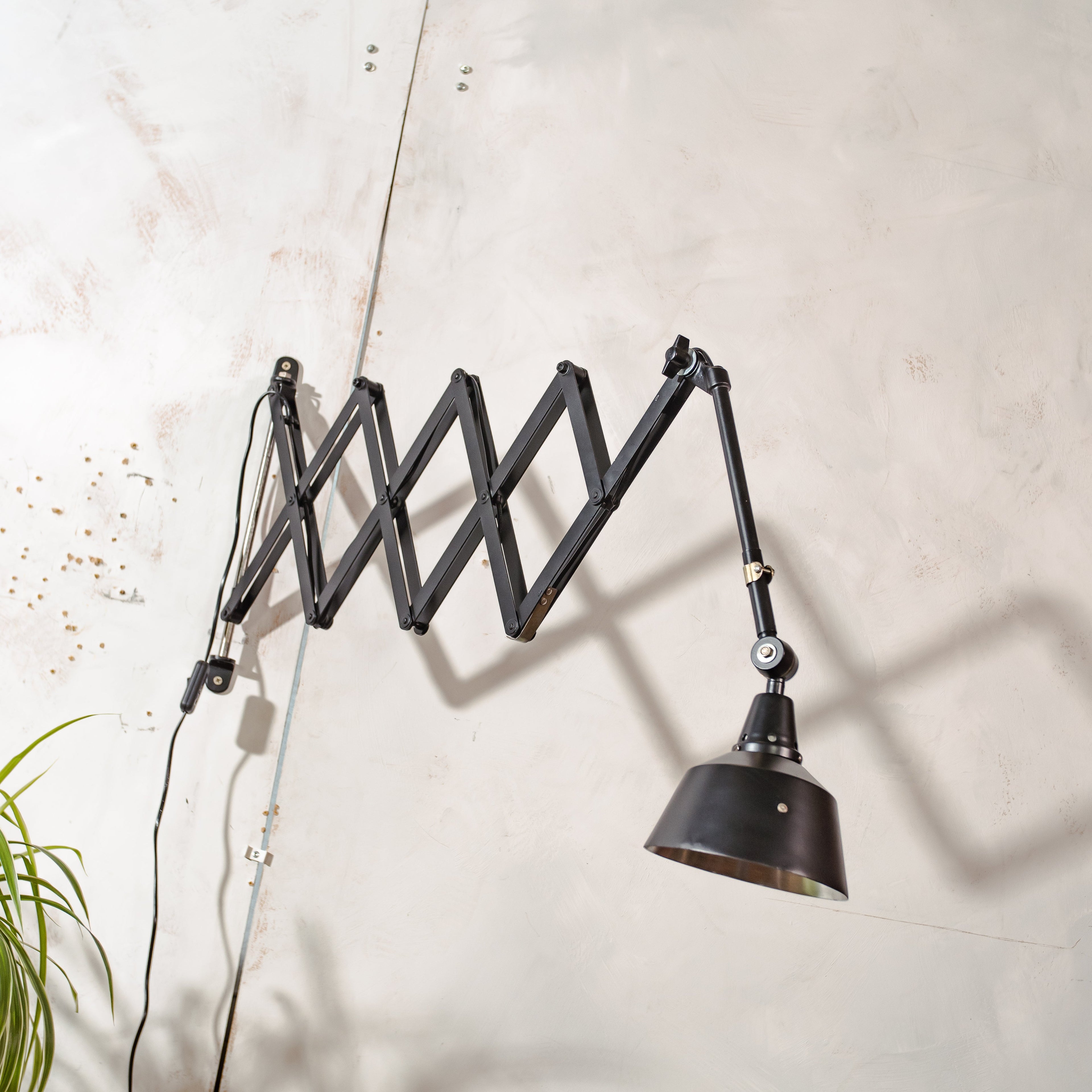 1930s MIDGARD XXL Scissor Lamp, Renovated Antique Black Workshop lamp, Rare Wall Harmonica Light, design by Curt Fischer