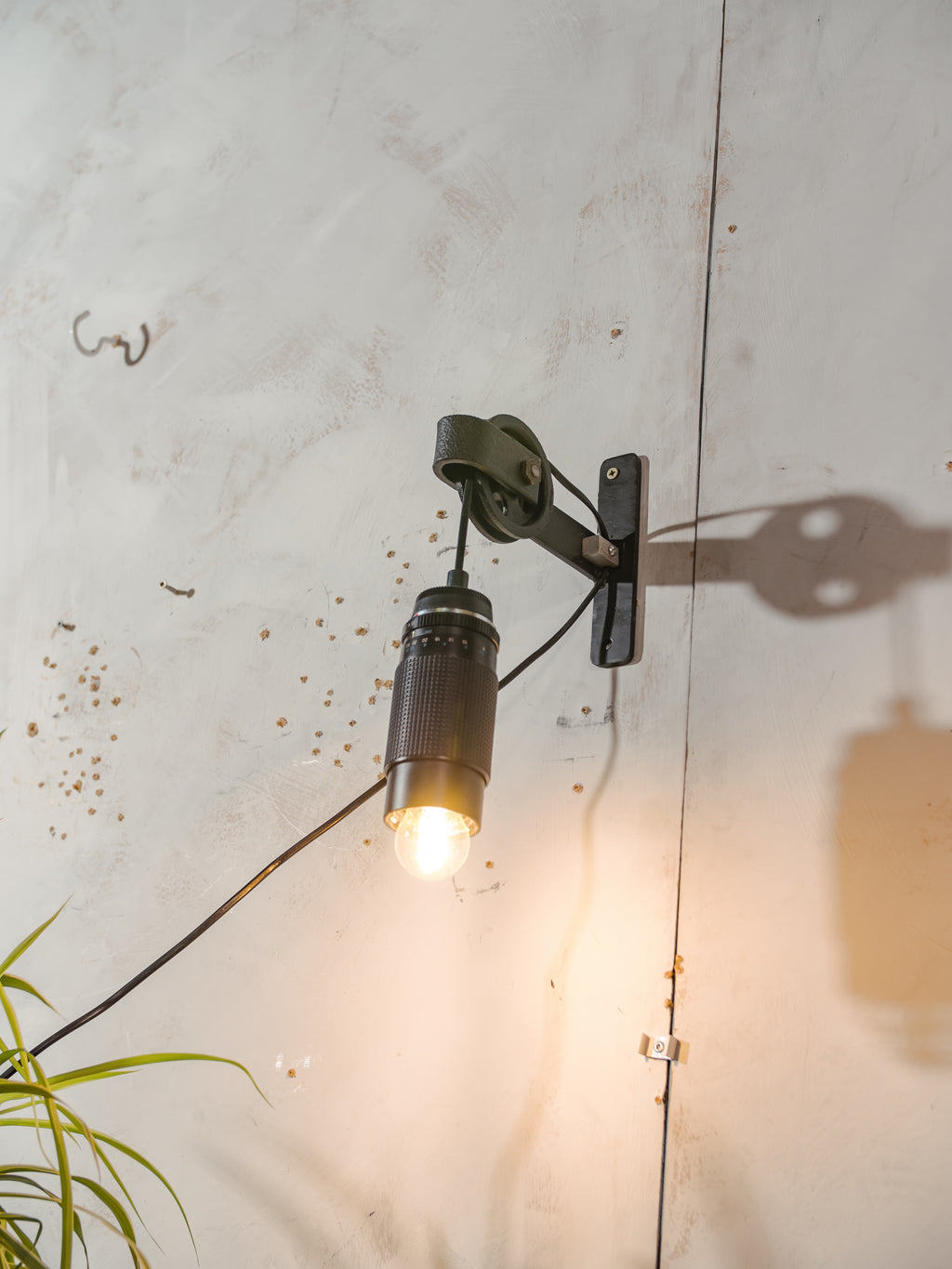 Repurposed LENS Wall lamp, Photo camera 80-200 mm RMC Tokina lighting, Upcycling Pulley light, gift for Photographers