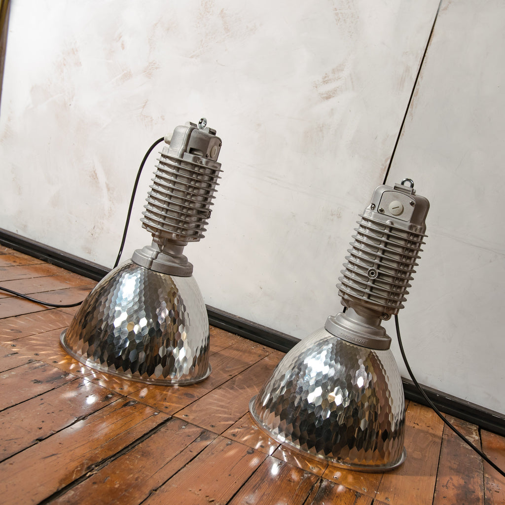 Hanglamp Zumtobel Staff uit de jaren 80, ontworpen door Charles Keller, originele industriële designlamp, zilverkleurige kap, Oostenrijkse vintage verlichting.