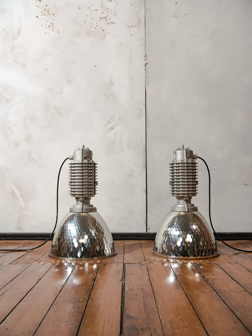 Hanglamp Zumtobel Staff uit de jaren 80, ontworpen door Charles Keller, originele industriële designlamp, zilverkleurige kap, Oostenrijkse vintage verlichting.