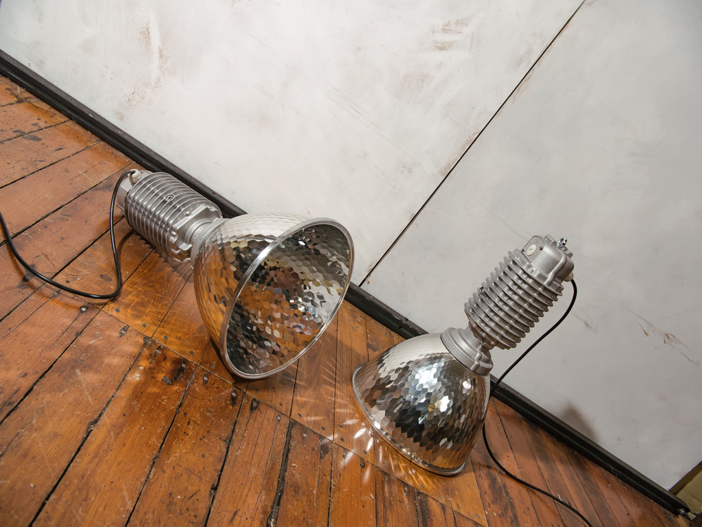 Hanglamp Zumtobel Staff uit de jaren 80, ontworpen door Charles Keller, originele industriële designlamp, zilverkleurige kap, Oostenrijkse vintage verlichting.