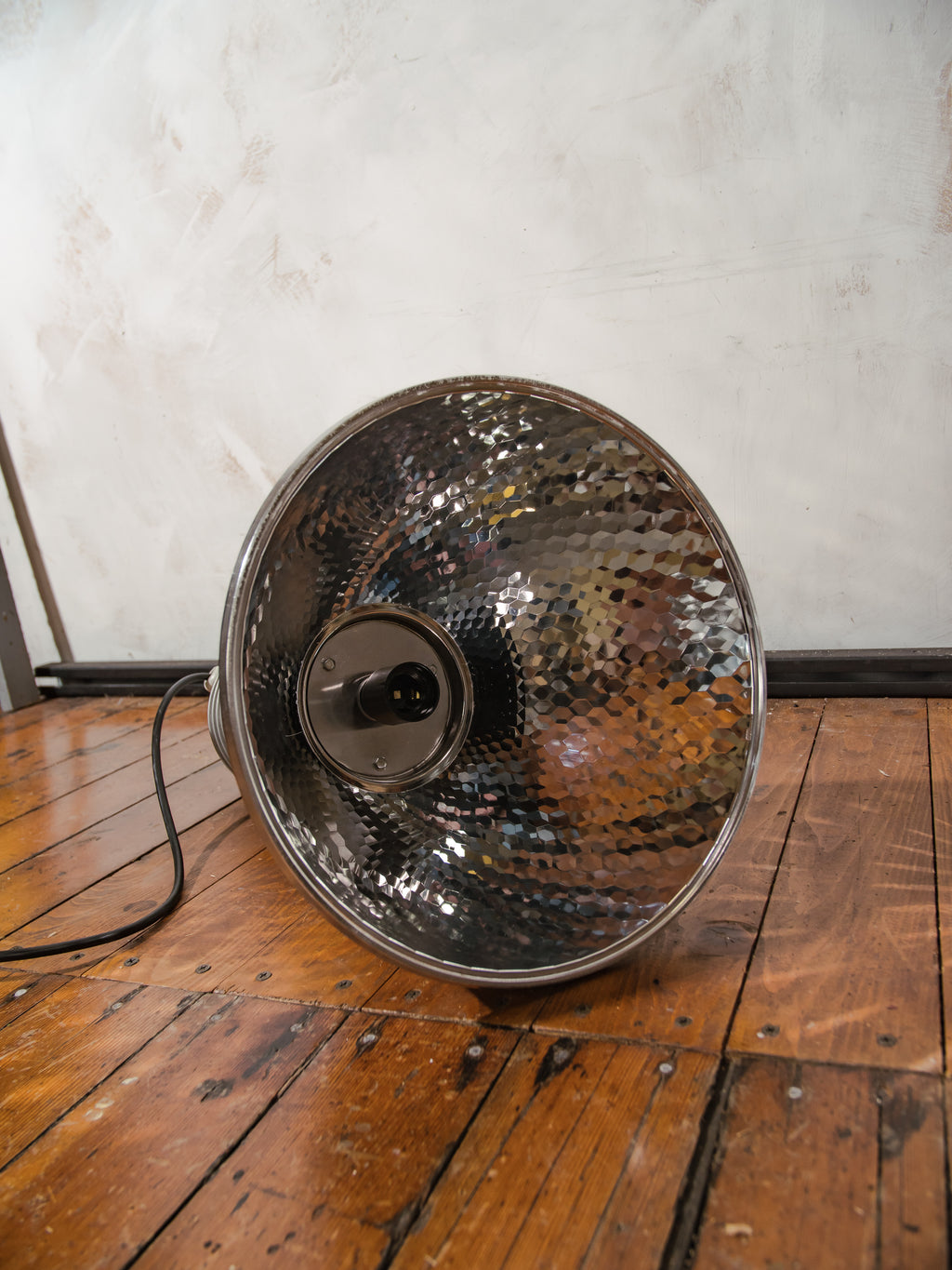 Hanglamp Zumtobel Staff uit de jaren 80, ontworpen door Charles Keller, originele industriële designlamp, zilverkleurige kap, Oostenrijkse vintage verlichting.