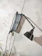 MIDGARD XXL schaarlamp uit de jaren 1930, gerenoveerde antieke zwarte werkplaatslamp, zeldzame wandlamp in de vorm van een harmonica, ontwerp van Curt Fischer.