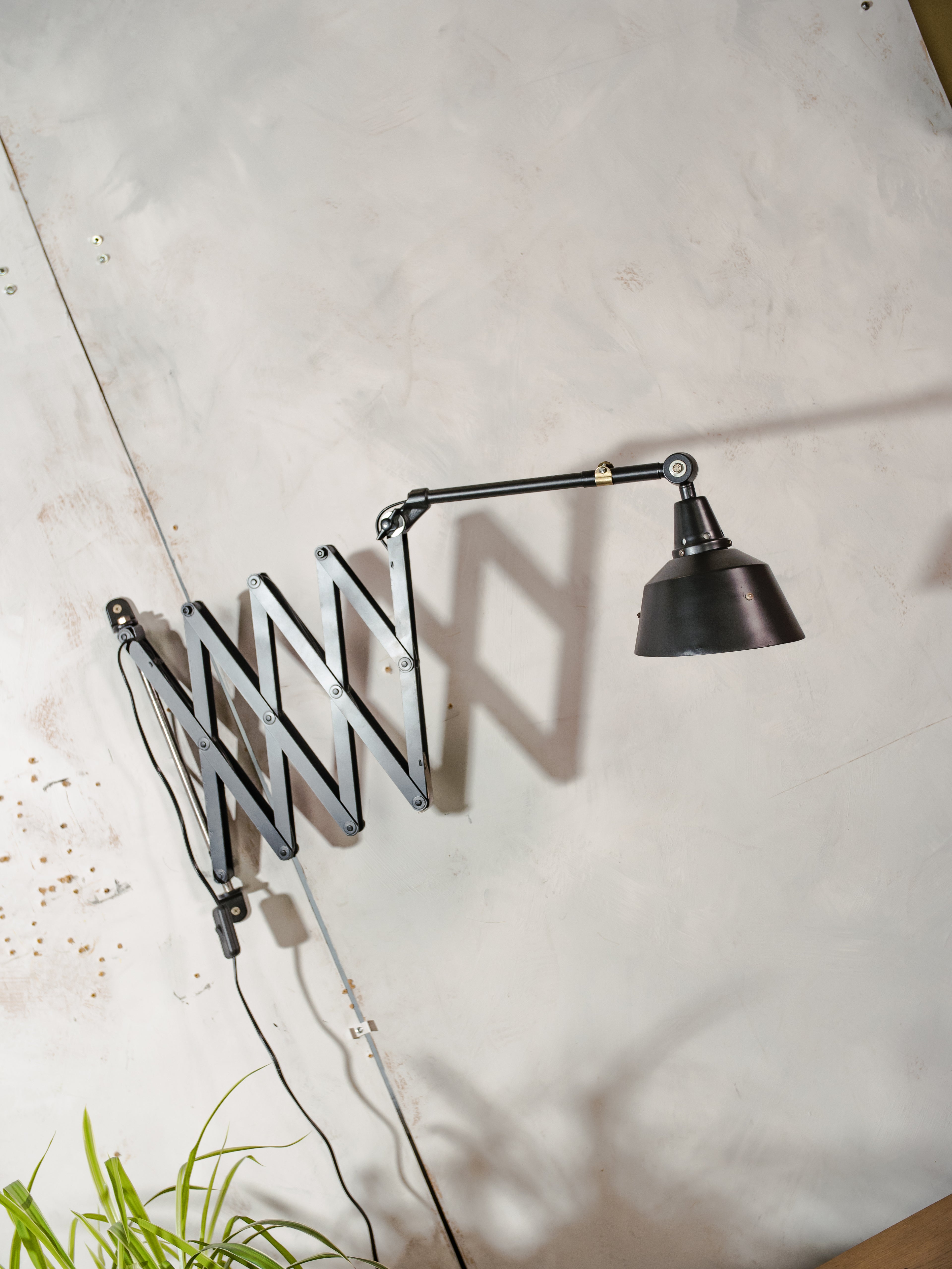 1930s MIDGARD XXL Scissor Lamp, Renovated Antique Black Workshop lamp, Rare Wall Harmonica Light, design by Curt Fischer