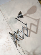 MIDGARD XXL schaarlamp uit de jaren 1930, gerenoveerde antieke zwarte werkplaatslamp, zeldzame wandlamp in de vorm van een harmonica, ontwerp van Curt Fischer.