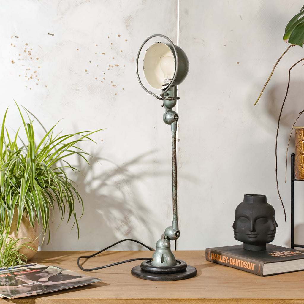 Jielde Vespa groen bureaulamp met één arm uit de jaren 50, vintage werkplaatslamp, Jieldé Franse designverlichting, mid-century tafel- en kantoorinrichting
