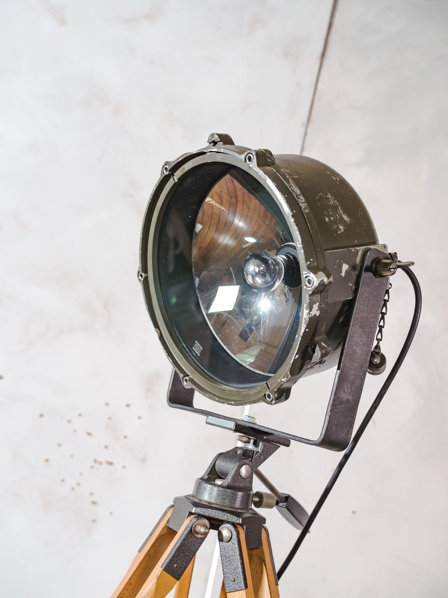 Vintage Military Leopard 1 Tank Searchlight Dutch Army on Wooden Tripod | Industrial Floor lamp Spotlight | Industrial statement Lighting