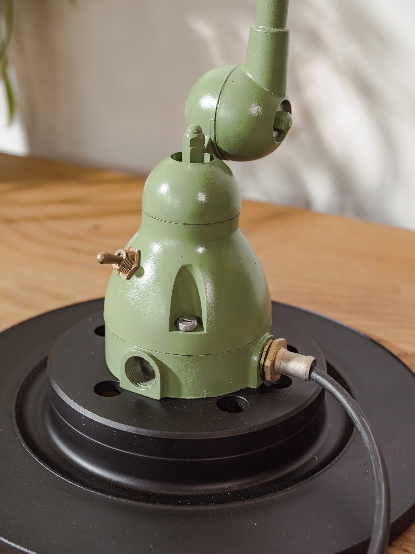 Vintage Green Jieldé Desk Lamp, 2 Arms 1950s, French Industrial Style Articulating Jielde Table light, with original Electrical Box