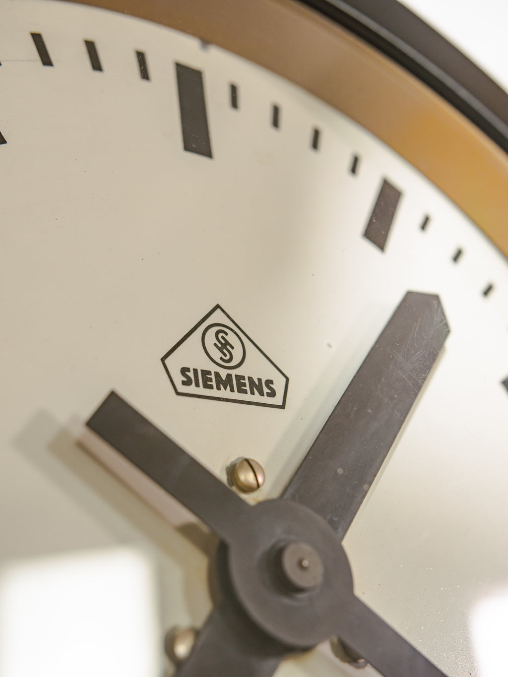 1930s Factory Wall Clock by Siemens, Ø30 CM diameter, Satin Black Industrial Station Slaveclock, Original 24V mechanism with Pulse generator